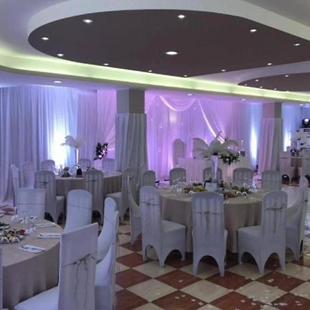 טיראנה Hotel Arberia מראה חיצוני תמונה