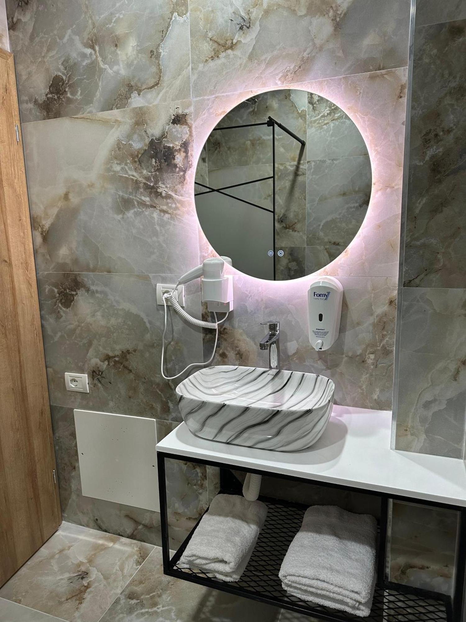 טיראנה Hotel Arberia מראה חיצוני תמונה