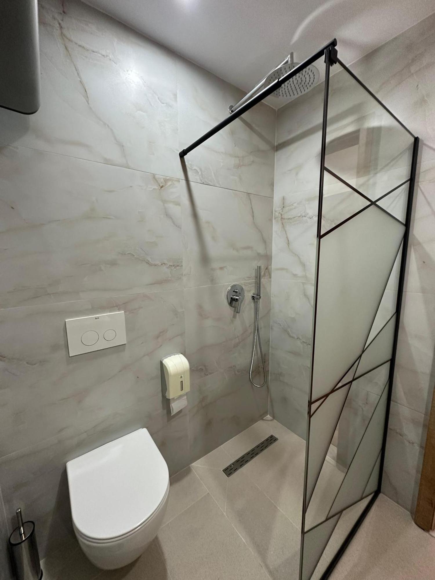 טיראנה Hotel Arberia מראה חיצוני תמונה