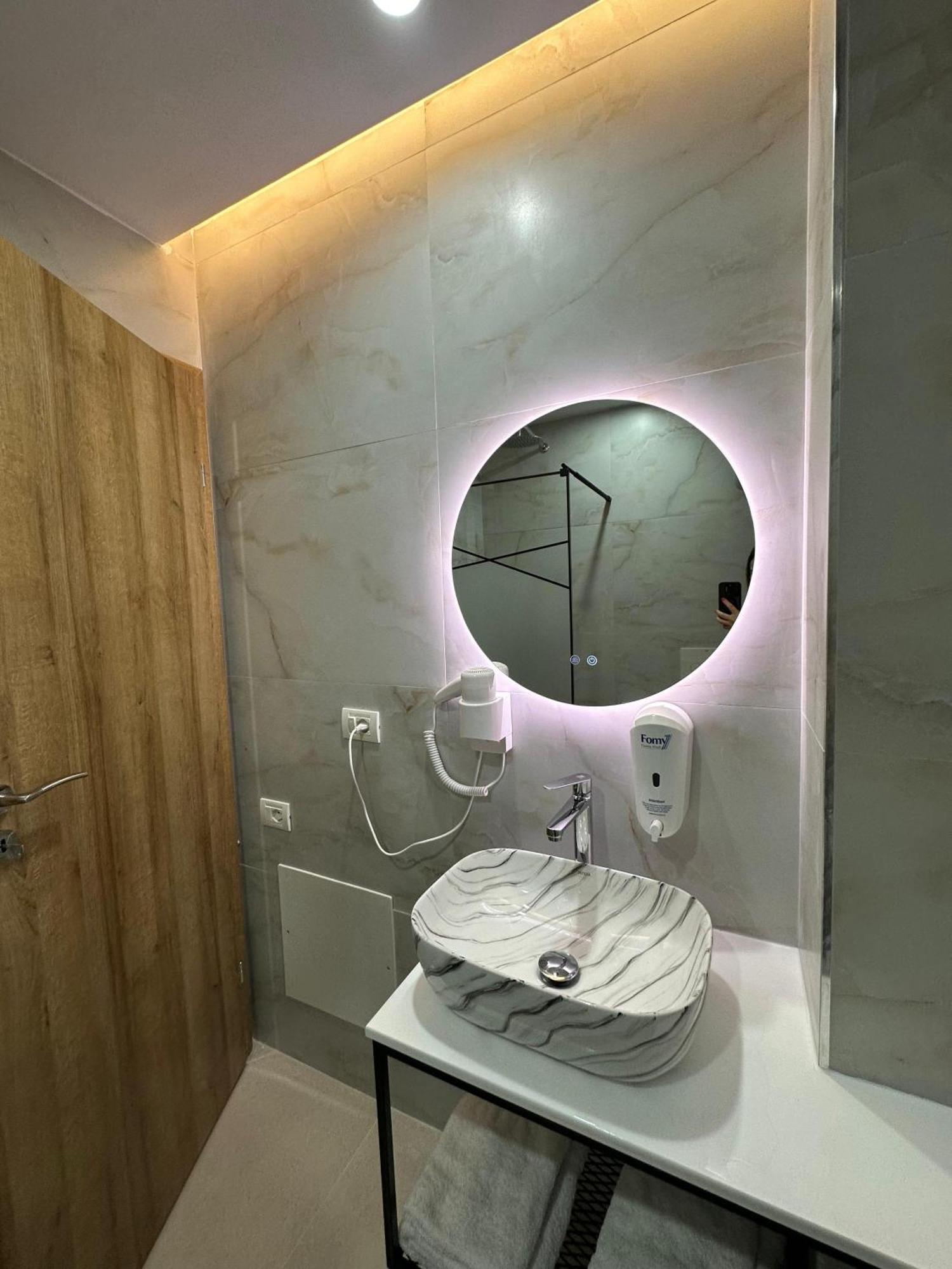 טיראנה Hotel Arberia מראה חיצוני תמונה