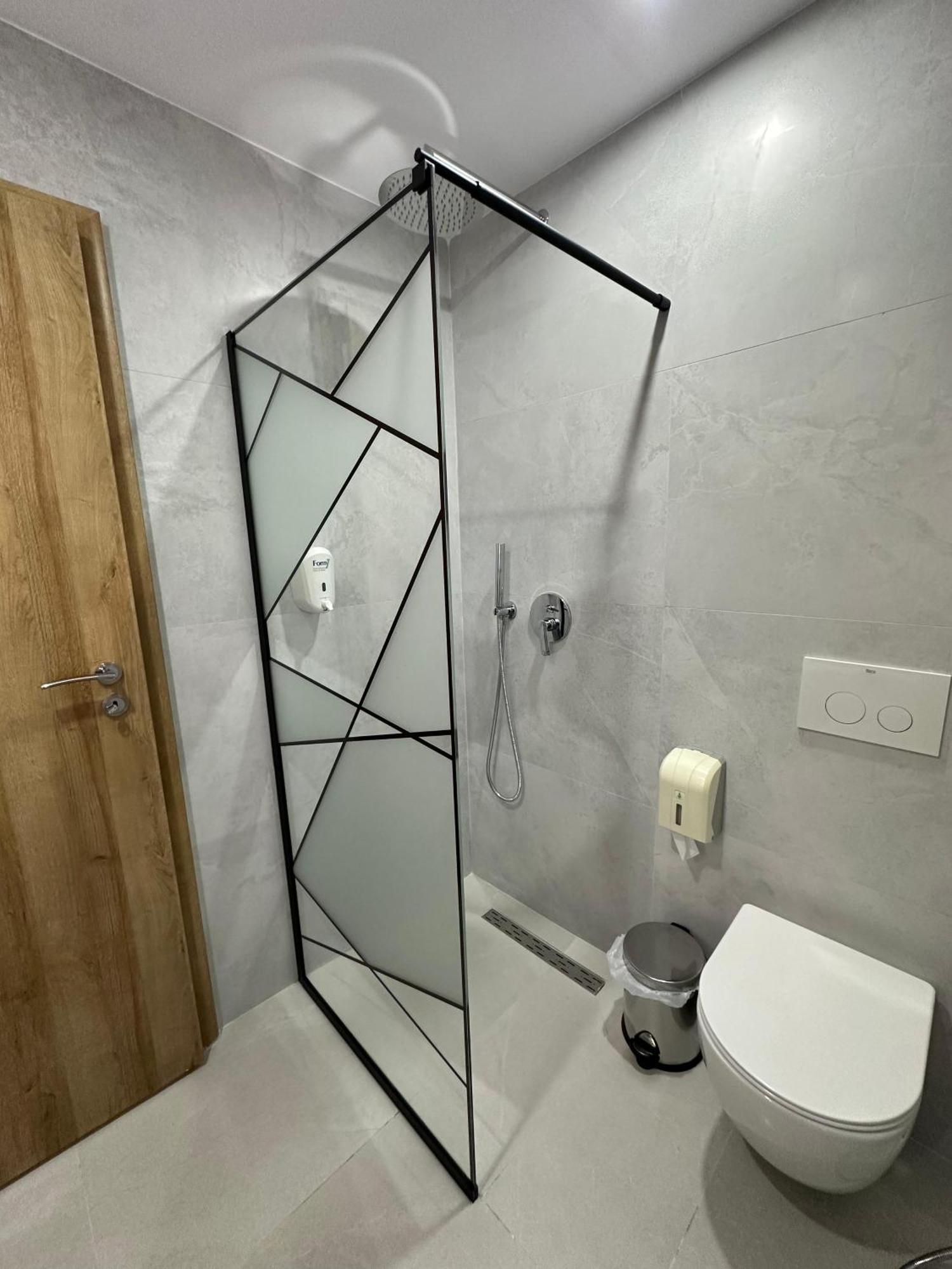 טיראנה Hotel Arberia מראה חיצוני תמונה