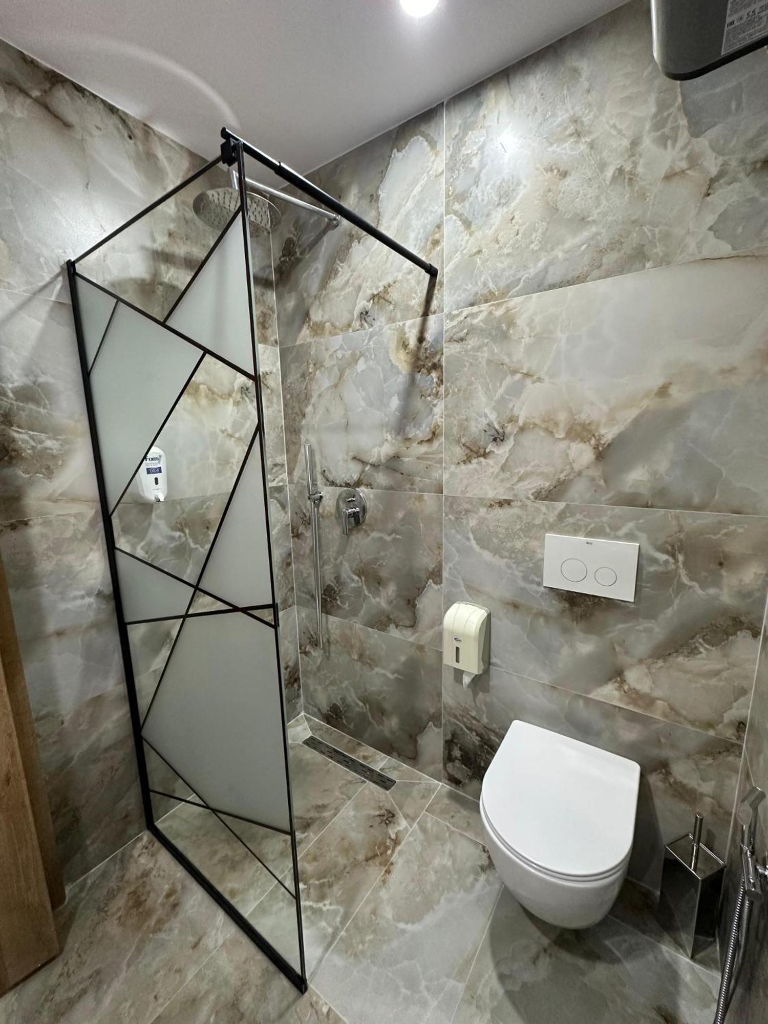 טיראנה Hotel Arberia מראה חיצוני תמונה