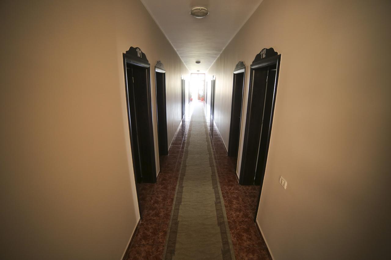 טיראנה Hotel Arberia מראה חיצוני תמונה