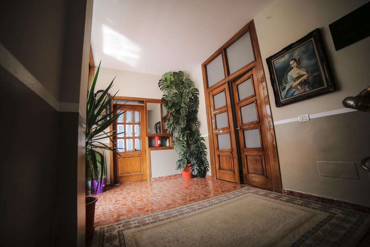 טיראנה Hotel Arberia מראה חיצוני תמונה