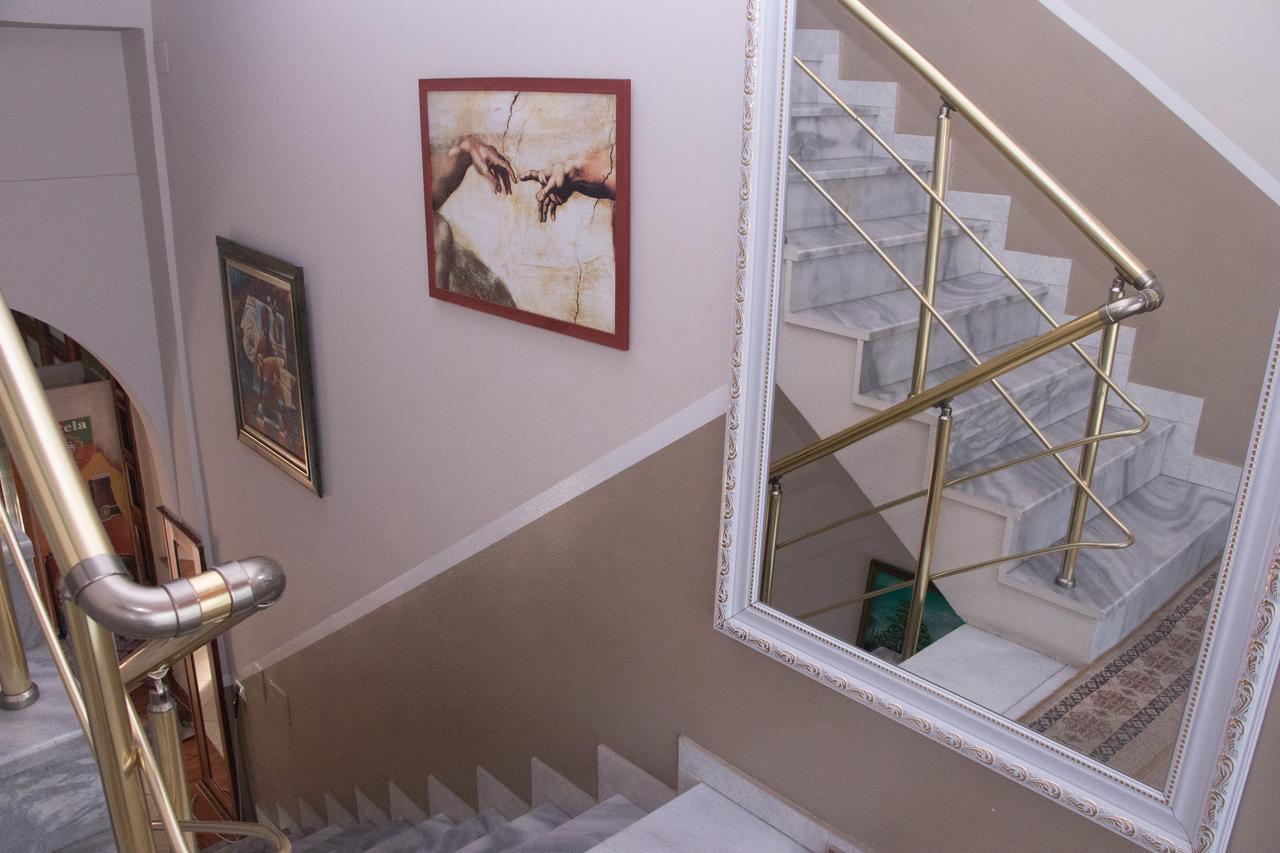 טיראנה Hotel Arberia מראה חיצוני תמונה